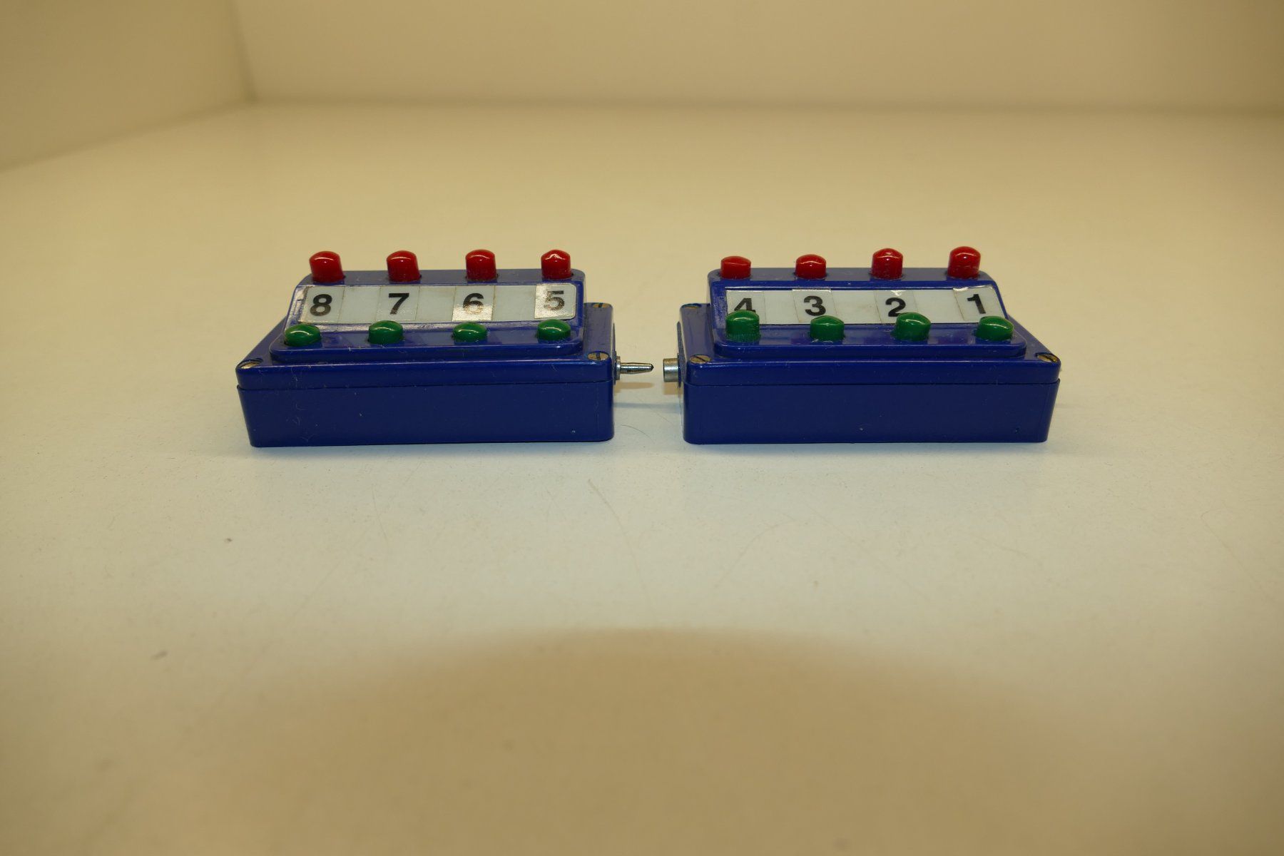 Märklin Modellini di ferrovie: Märklin H0: 2xStellpult Einheit 3 – Usato da Niederhasli venduto da rail-duerst 1