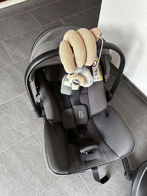 Seggiolini per auto: Jolie Maxi Cosi mit Station – Usato da Neuhausen venduto da lie_lzv8 1
