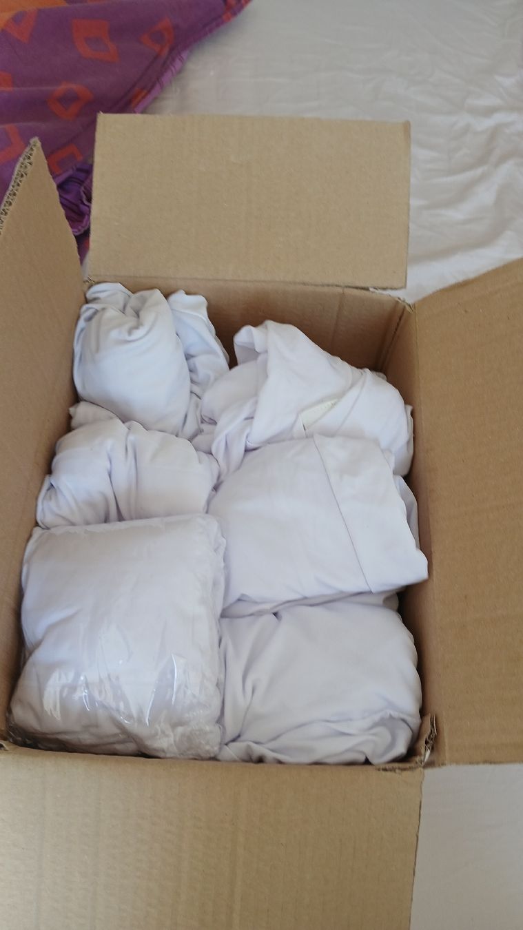 Tessuti: 20 housses de chaise blanche (mariage) – Usato da Les Genevez JU venduto da aur_h6r6 2