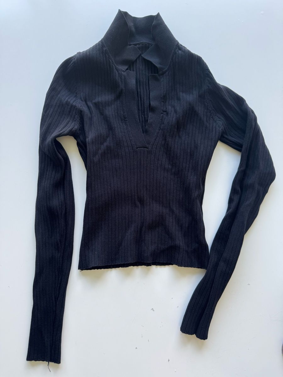 Top: Stylish Ribbed Black Top with Collar – Nuovo (secondo la descrizione) da Zürich venduto da forestF4iry 1