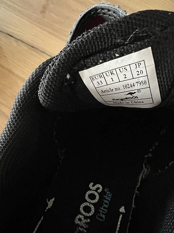 Scarpe da uomo: Hallenturnschuhe Grösse 33 – Usato da St. Niklausen LU venduto da Mimmi86 4