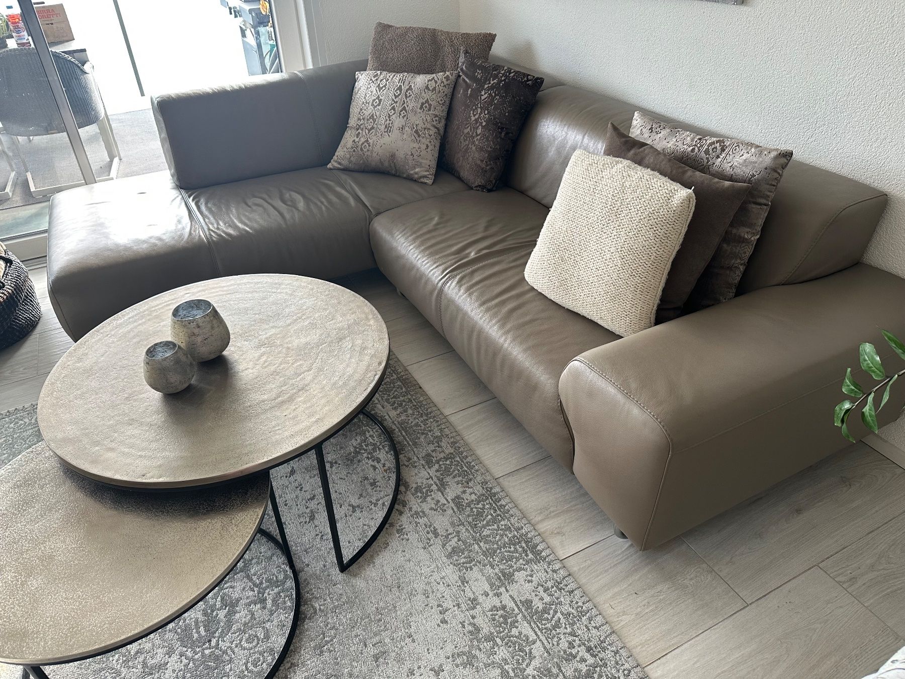 Pfister Sofas: Zeitloses , bequemes Ledersofa in der Farbe Taupe – Gebraucht aus Langenthal von oli_9ydk 1
