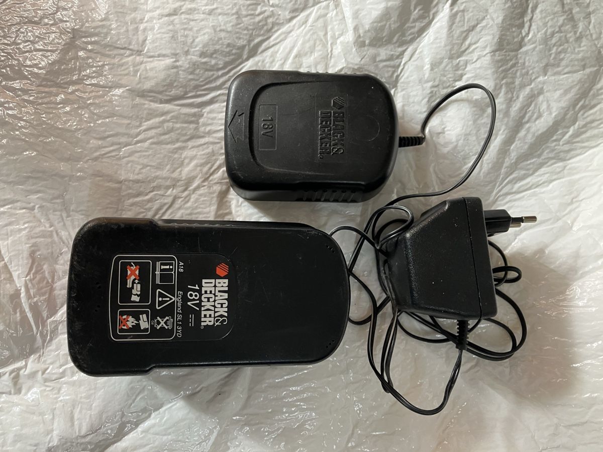Chargements: Black&Decker Akku und Ladegerät – Défectueux à Schwanden GL par Doctor303