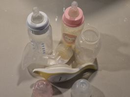 Medela Breast Pump and baby bottles bundle