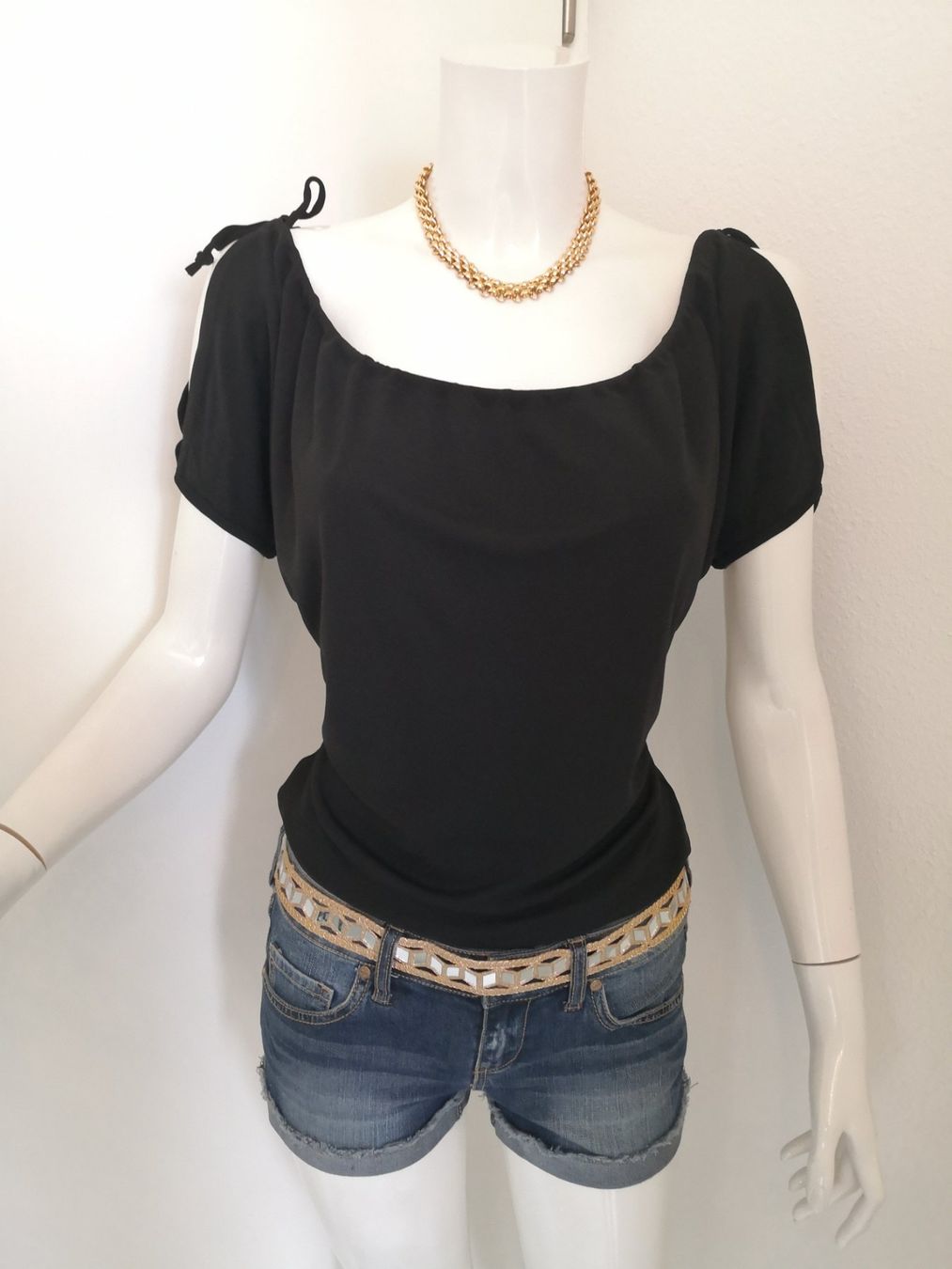 Mango Top: 🤩MANGO TOP SCHWARZ MIT SCHLITZE & MASCHEN – Nuovo (secondo la descrizione) da Olten venduto da Naja-Twins-Twins 1