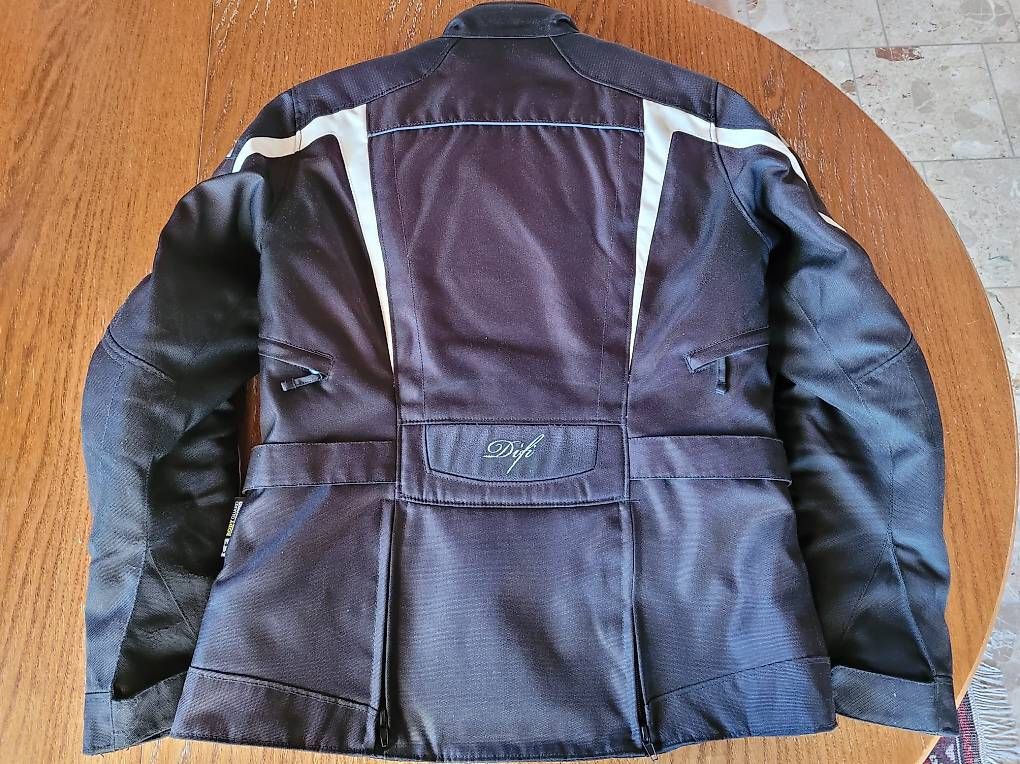 Vestes: Damentöff-Jacke – D'occasion à Kriessern par c_n1 1