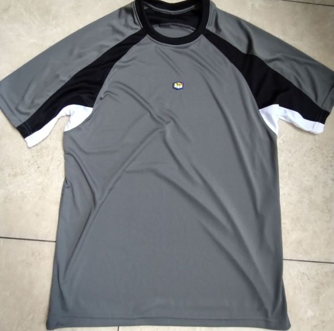 Nike Canottiere & Pantaloni: Nike TN Shirt  – Nuovo (secondo la descrizione) da Zürich venduto da con_tjl2 1