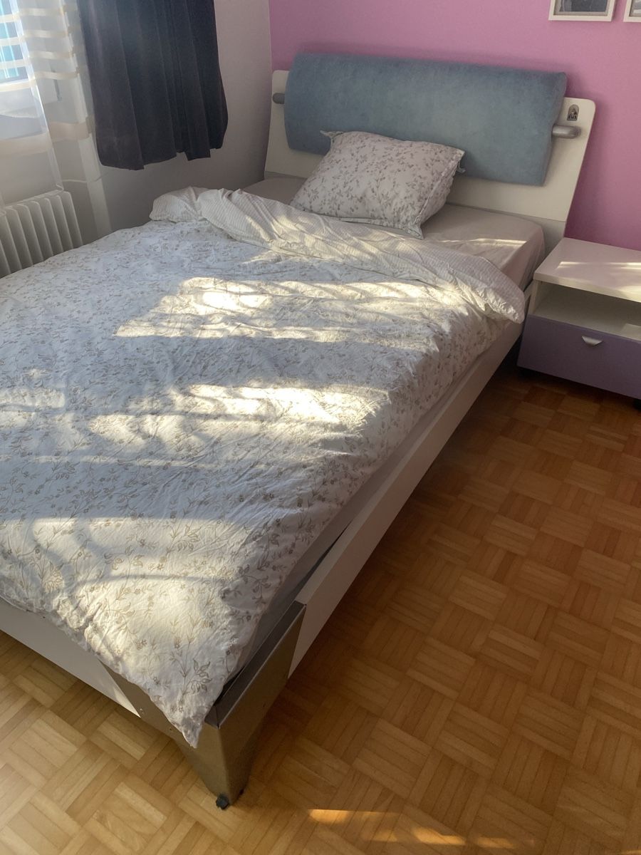 Conforama Betten: Jugendzimmer Bett mit Nachttisch – Gebraucht aus Gossau SG von julija_01