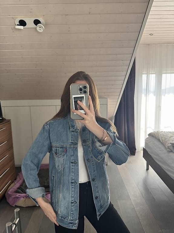 Jacken: Levis Jeansjacke – Gebraucht aus Wettswil von mia_ql62
