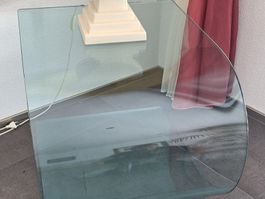 Table d'appoint en verre, design courbé - chic et rare!