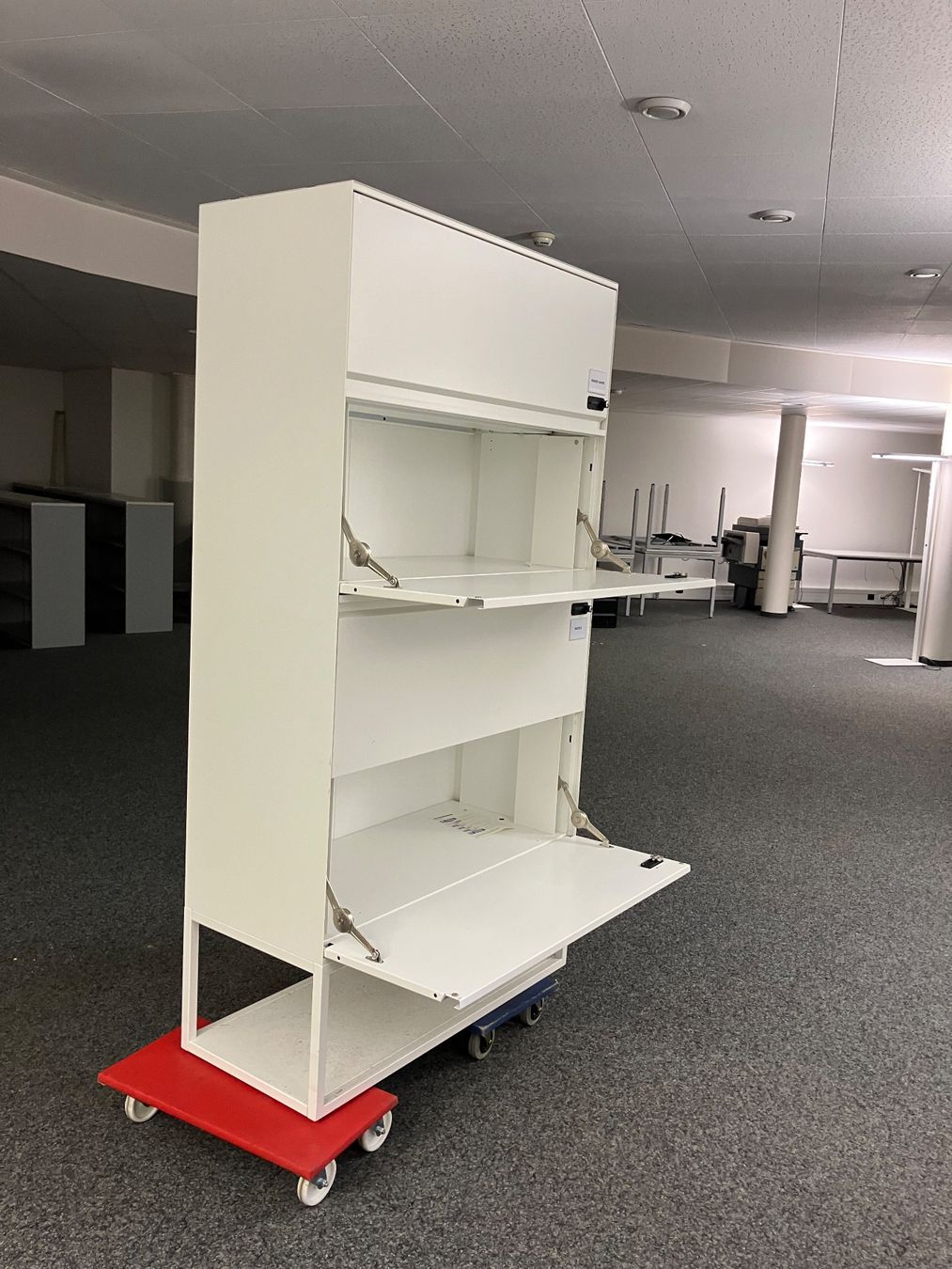 Armadi: Büro Möbel – Usato da Basel venduto da Claudanius 1