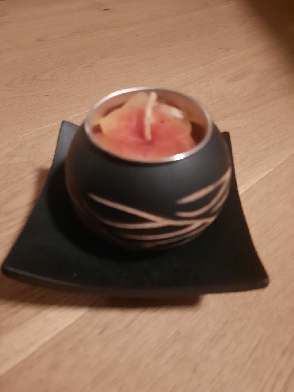 Candele: Schwarzes Kerzenhalter-Set mit dekorativer Duftkerze – Nuovo e nell'imballaggio originale da Unterterzen venduto da elebo 2