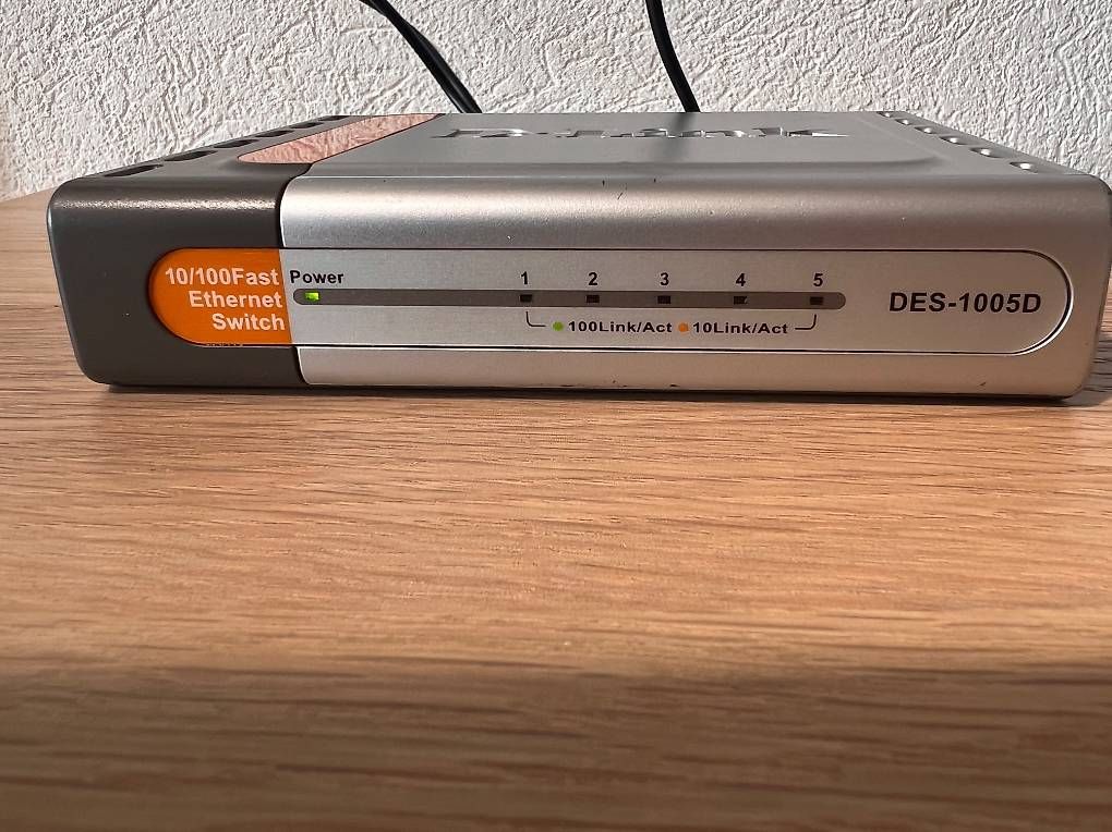 Hub & Switch: Switch D-Link DES-1005D 5 ports ethernet – Usato da Servion venduto da yma_n7pf 2