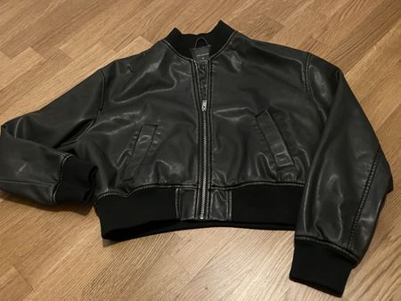 Schwarze Kunstleder Jacke, Gr. M - perfekt für den Herbst!