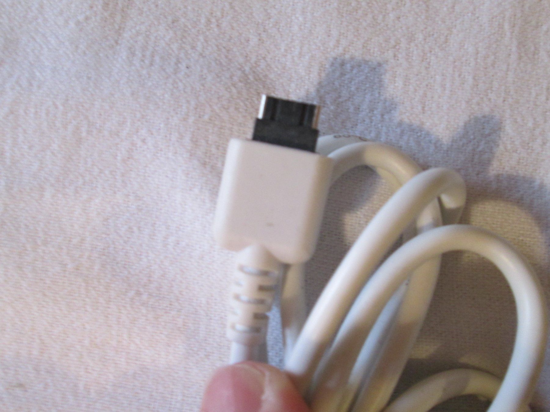 Kabel: Câble USB vers Micro-USB blanc, état neuf! (246) – Gebraucht aus la Chaux-de-Fonds von Lampe 1