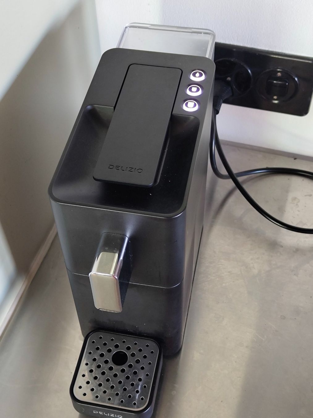 Delizio Macchine per caffè & Macchine per espresso: Delizio Carina Kapselmaschine, anthrazit – Usato da Regensdorf venduto da kat_5n2y 1