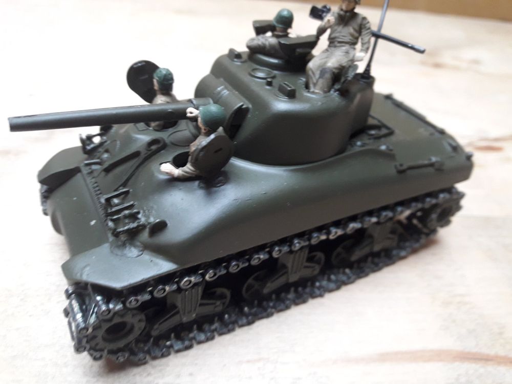 Solido Military a boxed pair (1) 231 Sherman M4A3 Tank