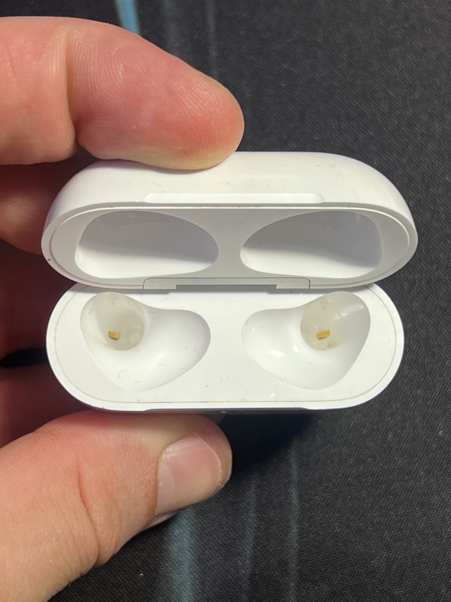 Chargements: AirPods Ladecase A2897 Original – D'occasion à Wädenswil par dai_2bcv 3
