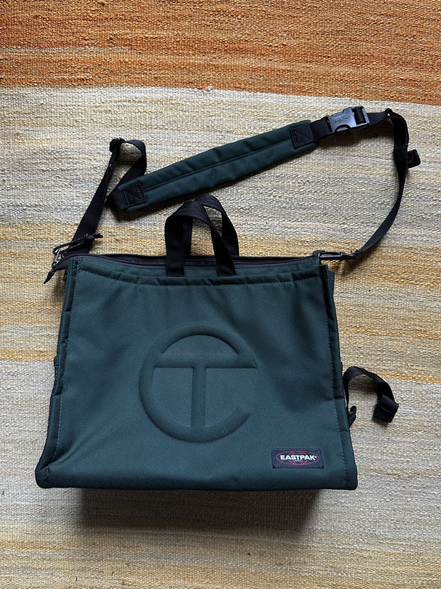 Eastpak Borse: Telfar x Eastpak Green Forest Bag – Nuovo (secondo la descrizione) da Villars-Burquin venduto da Iliasso