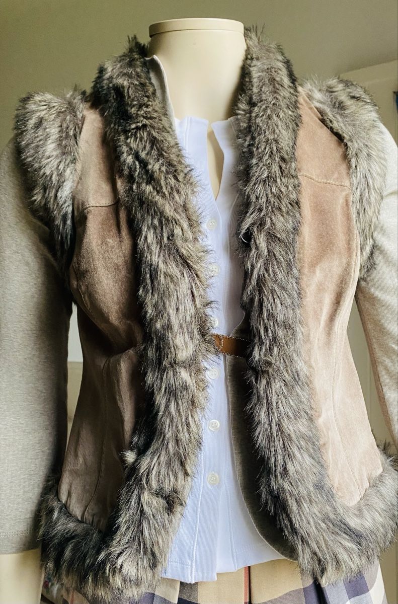 Gilet & Giacche senza maniche: Gilet en daim et fourrure – Usato da Clarens venduto da Piluka