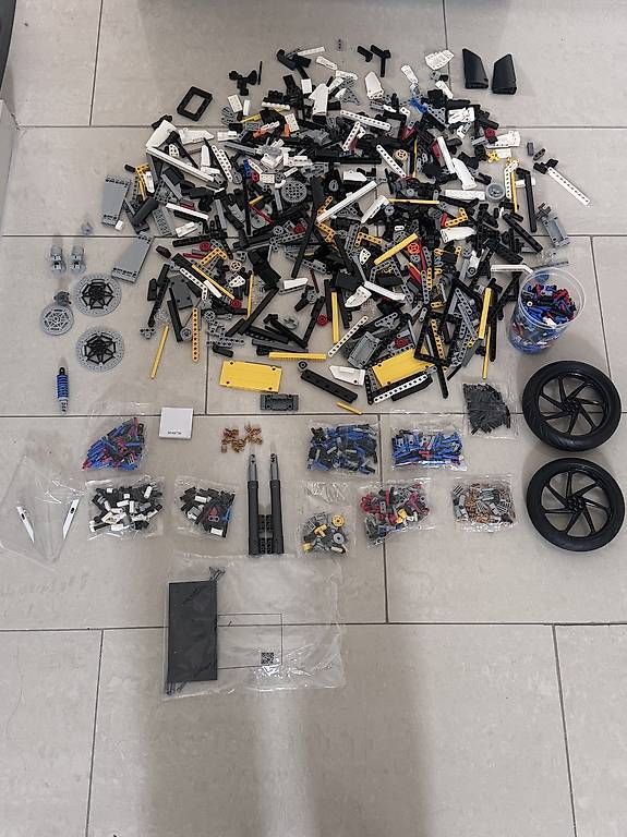 Lego Jeux de construction: Lego Technic BMW 1000 RR 42130 – Neuf (Voir description) à Arisdorf par Rogerabaecherli 4