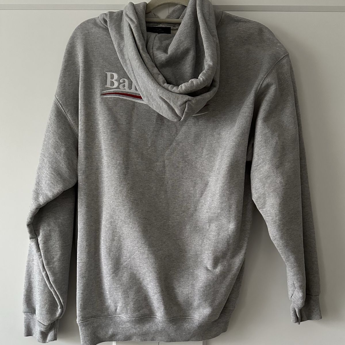 Balenciaga Maglioni & Felpe: Balenciaga Hoodie Grau – Nuovo (secondo la descrizione) da Zürich venduto da Nomase10. 1