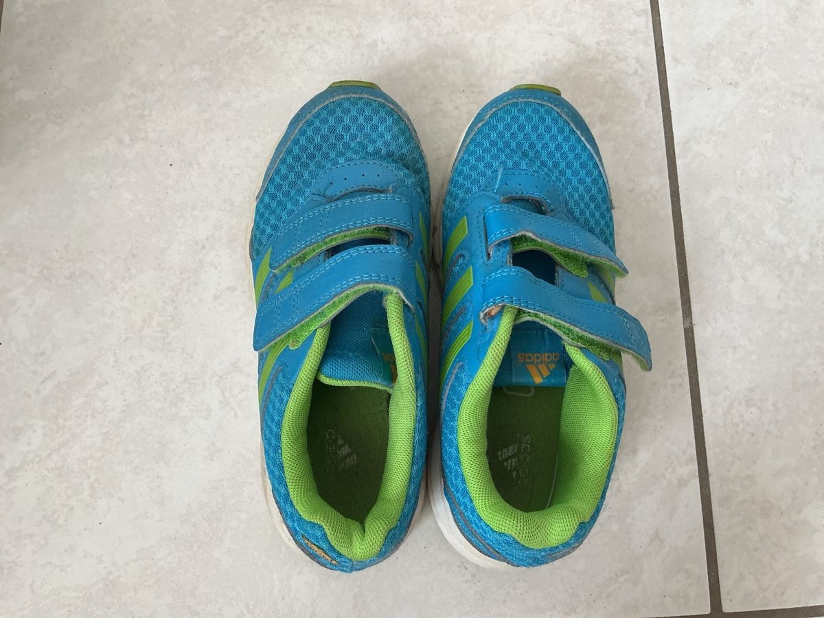 Adidas Chaussures garçon: Turnschuhe Grösse 31 – D'occasion à Grellingen par gartenzwerg03