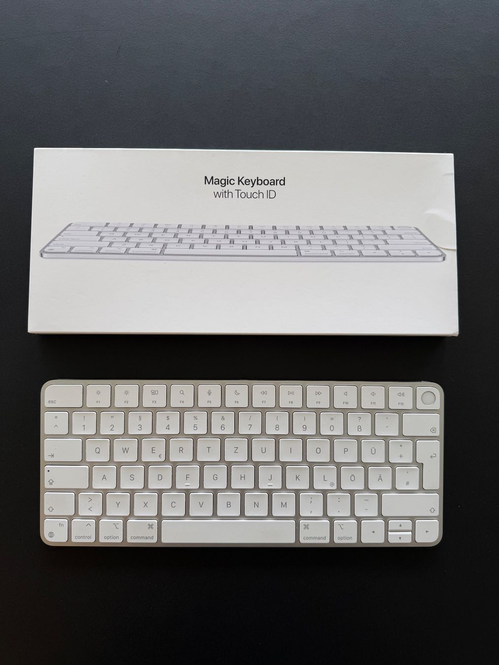 Apple Tastiere: Apple Magic Keyboard mit Touch ID - Lightning version (DE!) – Usato da St-George venduto da alaixee