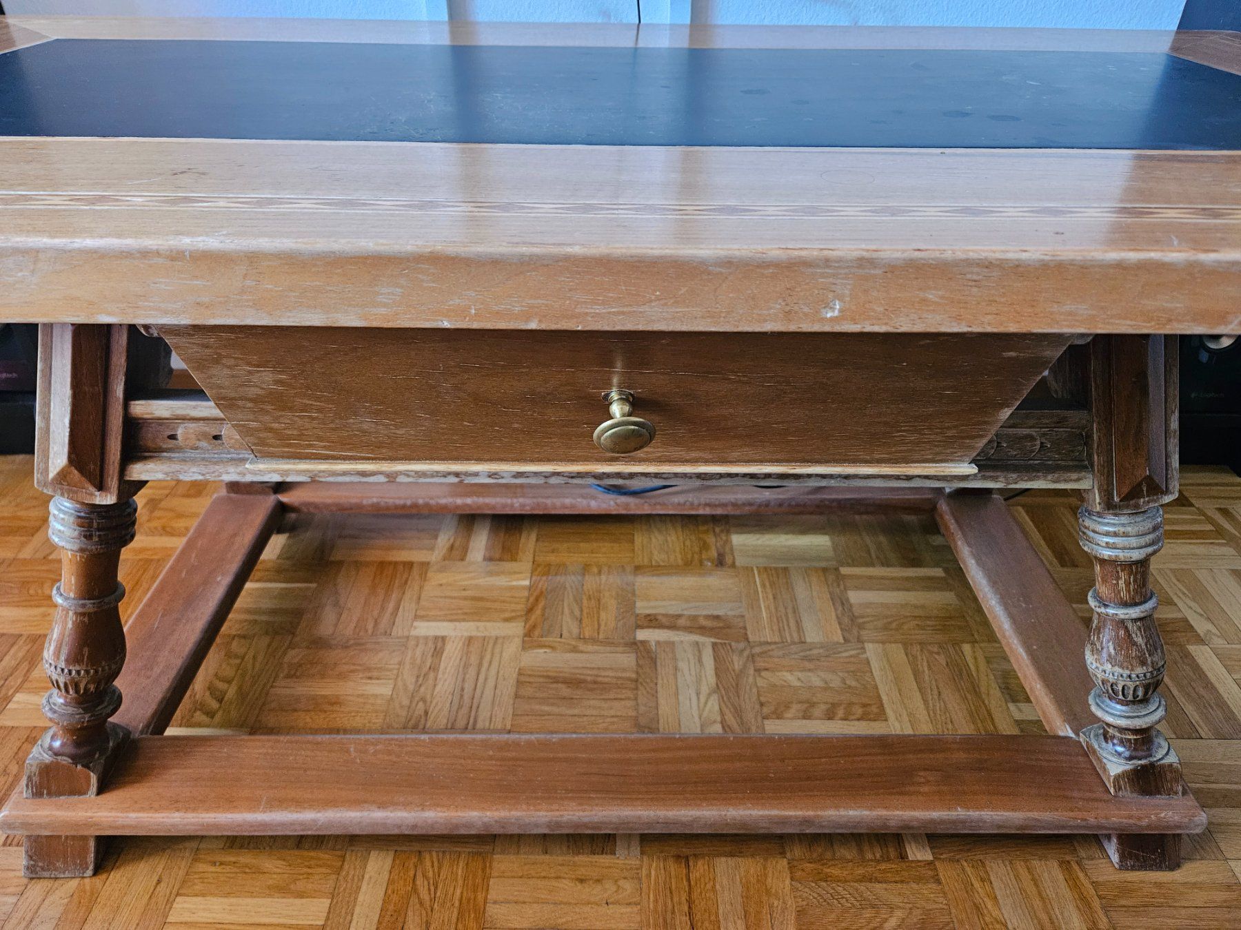 Tables: Antiker Holztisch mit Schublade – D'occasion à Zürich par SkullLady88 1