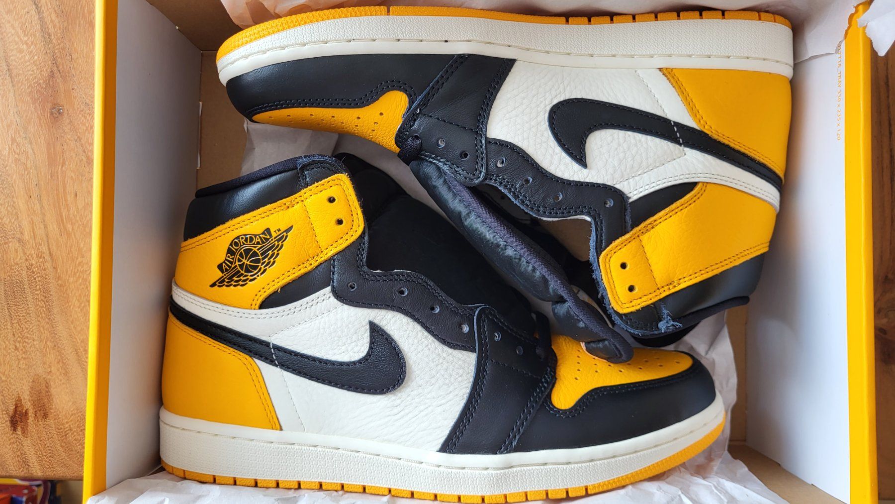 Jordan Herrenschuhe: Jordan 1 retro OG high " Taxi" – Neu und originalverpackt aus Bern von Sneakerheadz 3