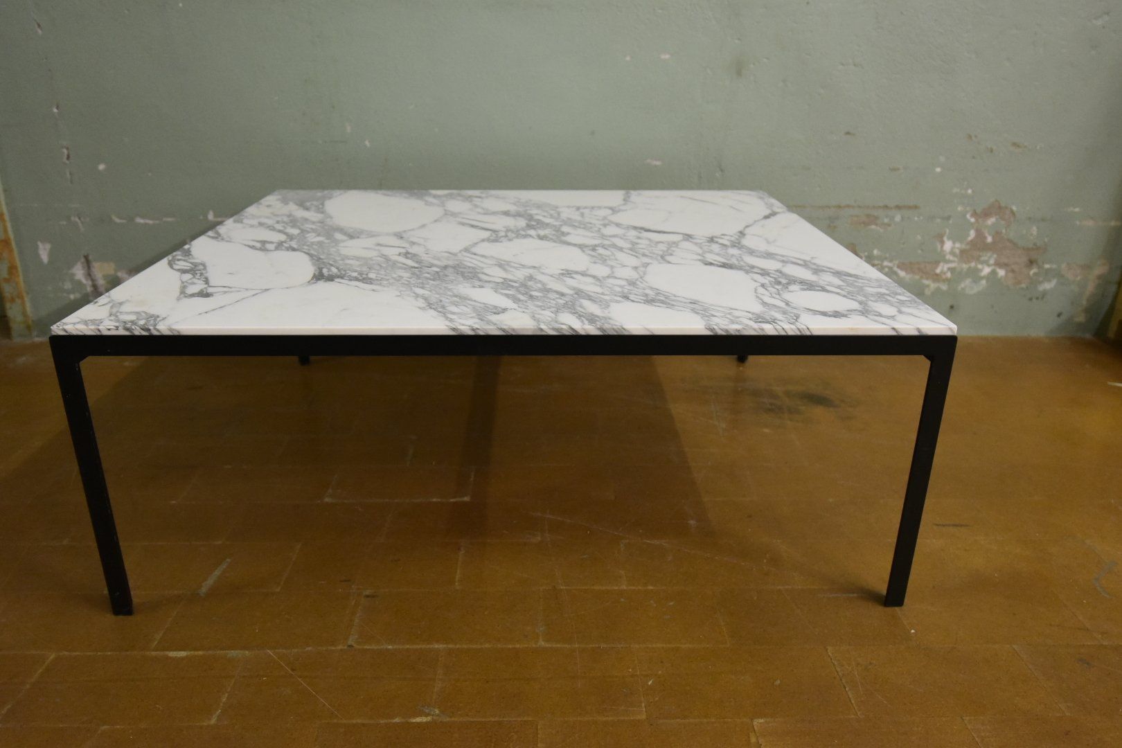 Tische: Florence Knoll Couchtisch T-Angle Knoll International Marmor – Gebraucht aus Lichtensteig von Usedinstorecom 3