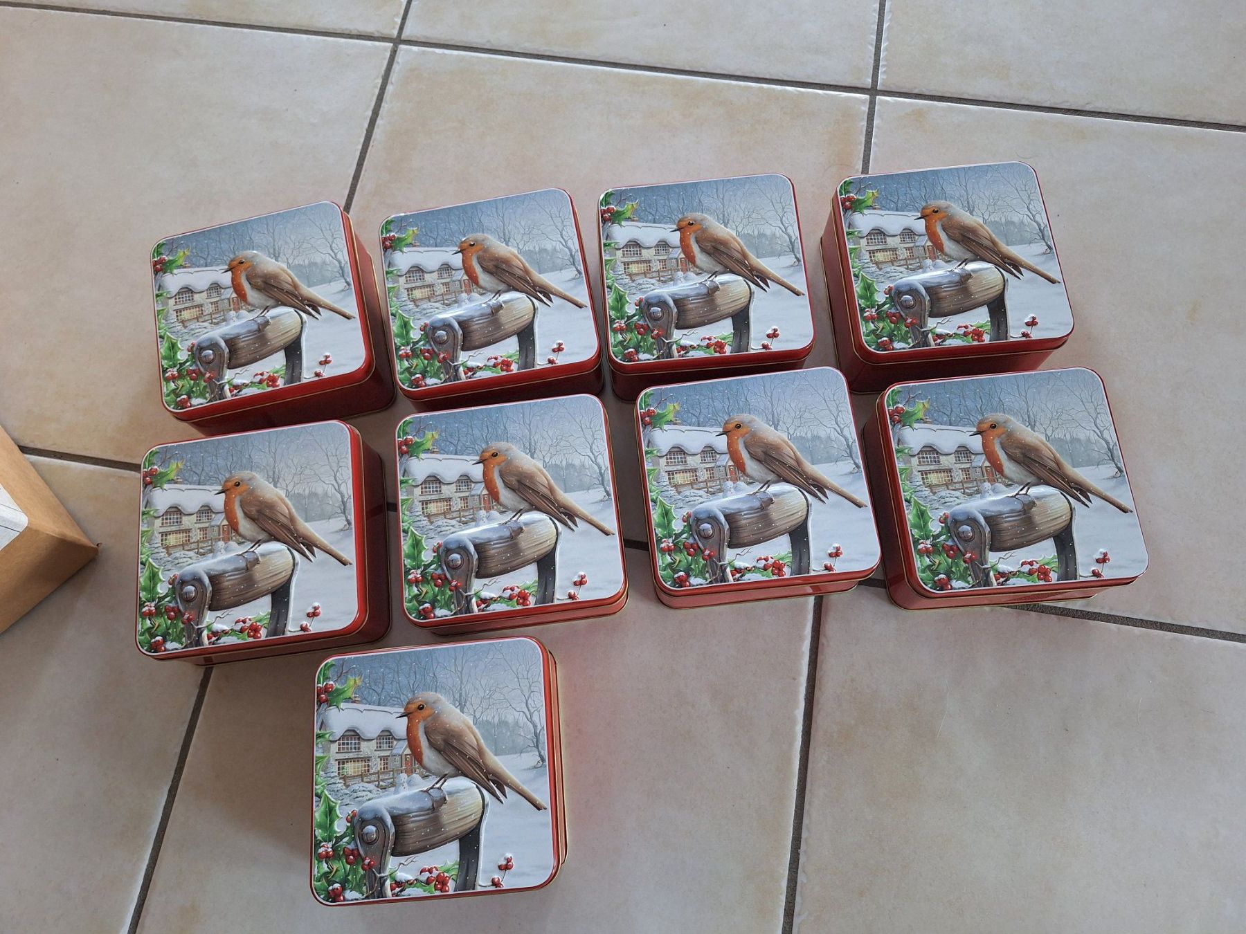 Migros Contenitori & Simili: Winterliche Blechdose mit Rotkehlchen-Motiv. Neu. – Nuovo e nell'imballaggio originale da Kaltbrunn venduto da hannimichi 3