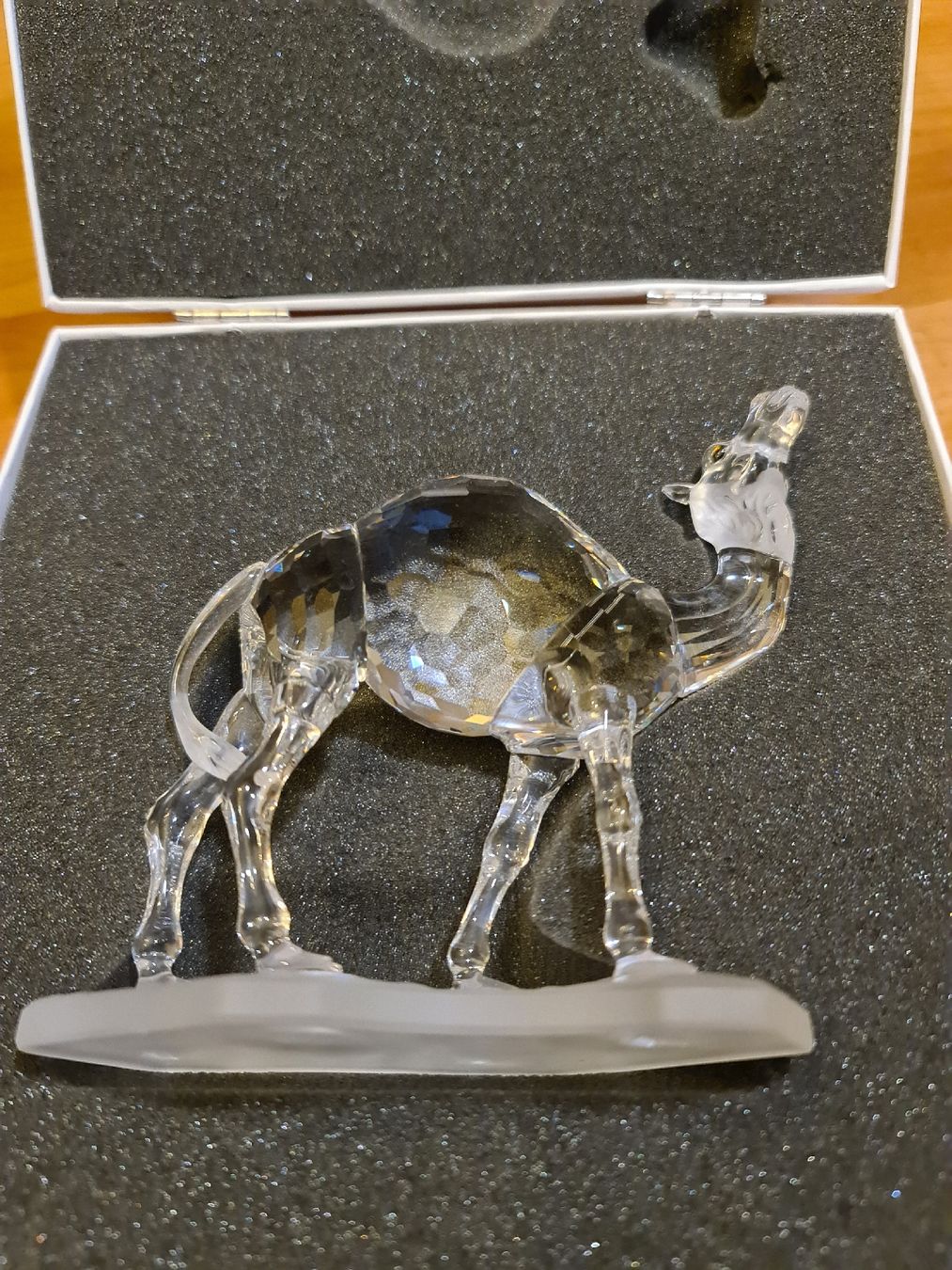 Swarovski Statuette: Swarovski Figur Kamel Originalverpackt  – Usato da henau venduto da Rockj 3