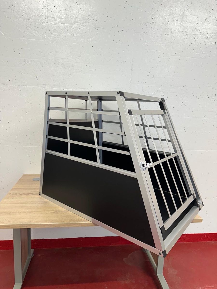 Cages, transport & sécurité: Auto Hundebox  – D'occasion à Stalden VS par san_ws9b 2