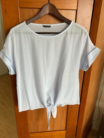 Damen Bluse hellblau aus Seide Grösse S Massimo Dutti