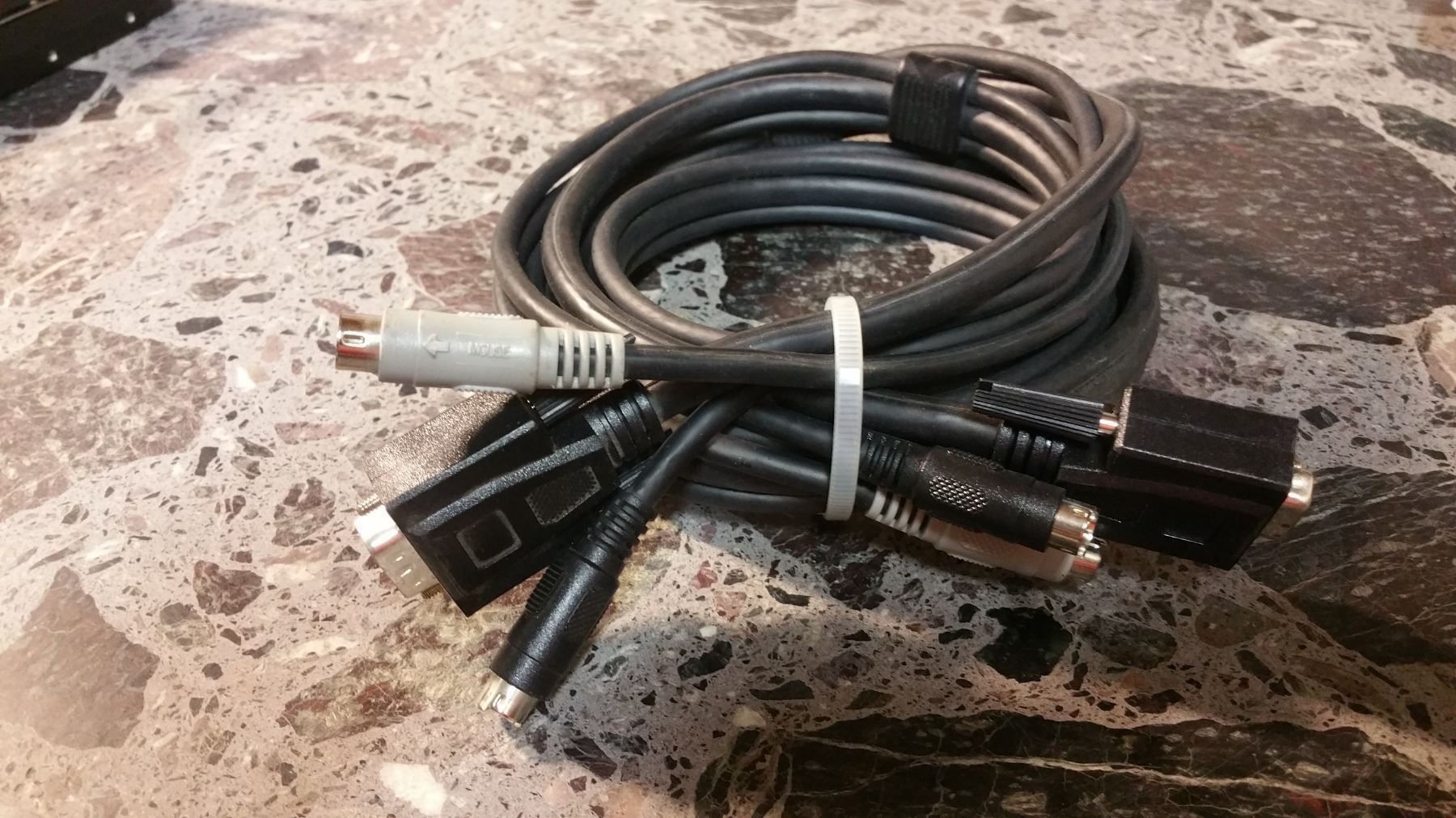 Cavi: KVM-Kabel – Usato da Uerkheim venduto da Justi.y 2
