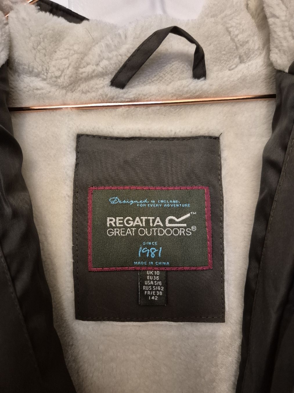 Giacche: schöne olivgrüne Regenjacke – Usato da Kehrsatz venduto da flu_2lhj 4