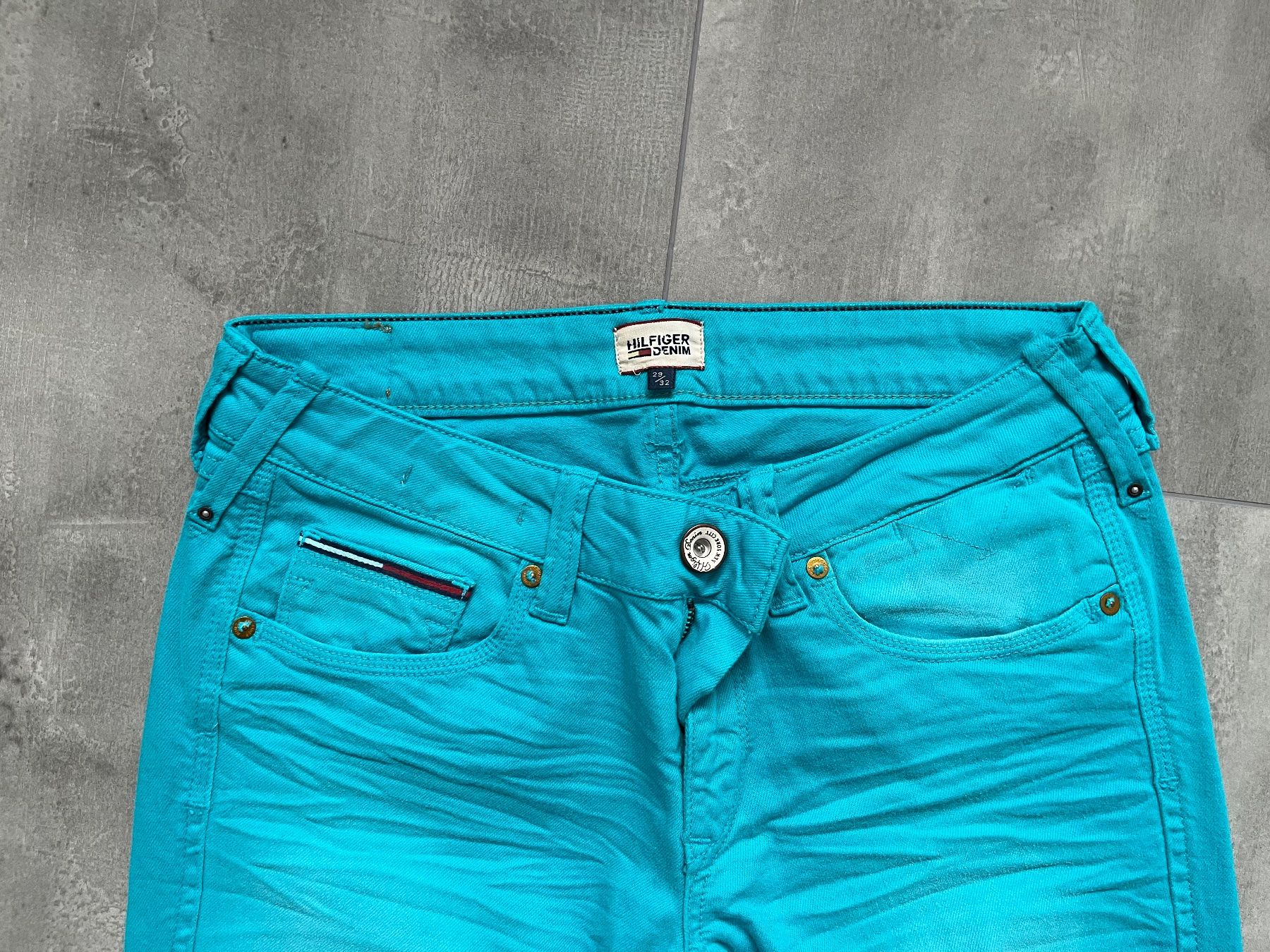 Tommy Hilfiger Jeans: Tommy Hilfiger Jeans – Usato da Othmarsingen venduto da saliwu 1
