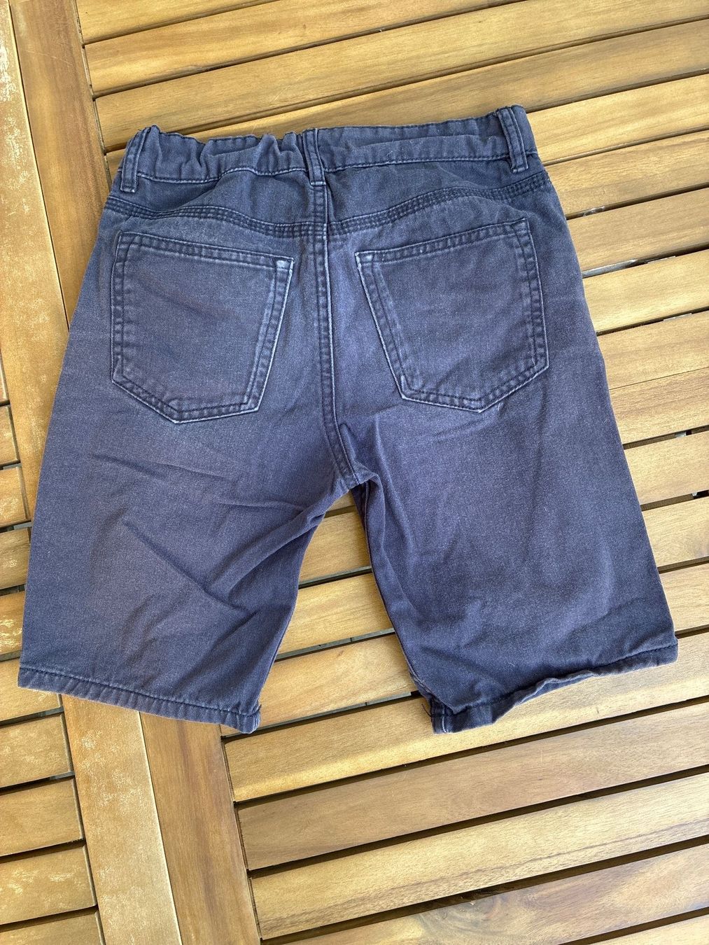 Pantaloni: Kurze Hose Jeans dunkelblau, Grösse 134 – Usato da Guntershausen venduto da Gloominati 1