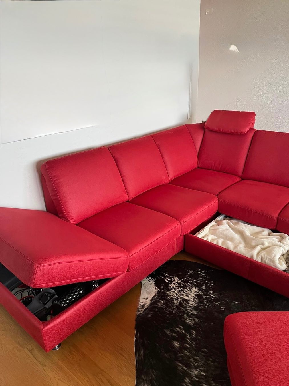 Sofas: Rotes Ecksofa mit Stauraum – D'occasion à Meilen par Malerin64 2