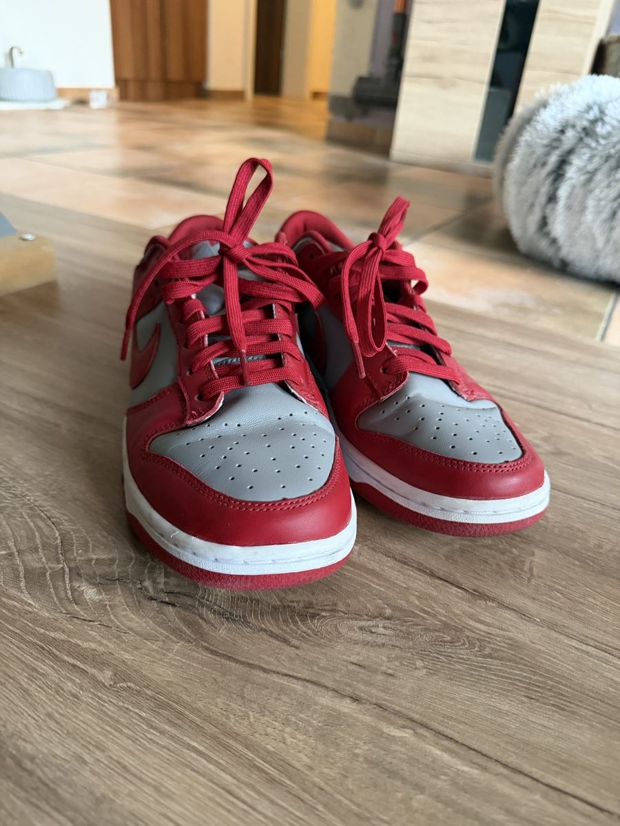 Nike Herrenschuhe: Nike Dunk Low, Grösse 42.5, Rot/Grau, Top Zustand – Gebraucht aus Intschi von sam_t5kc 2