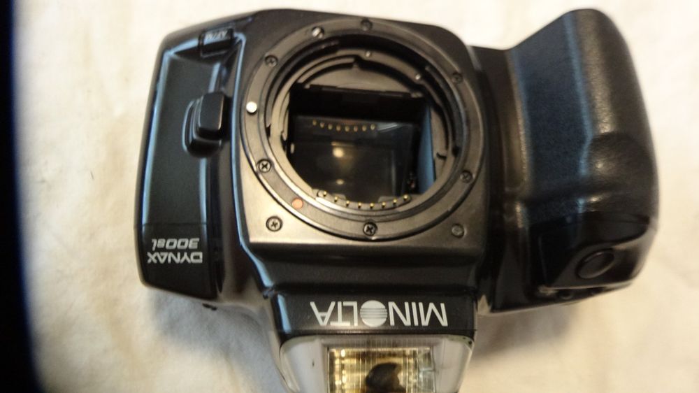 Minolta Fotocamera: MINOLTA DYNAX 300si SPI REF AF FILM KAERA.NUR GEHAUSE.LÄÜFT – Usato da zürich venduto da ahmad01 6