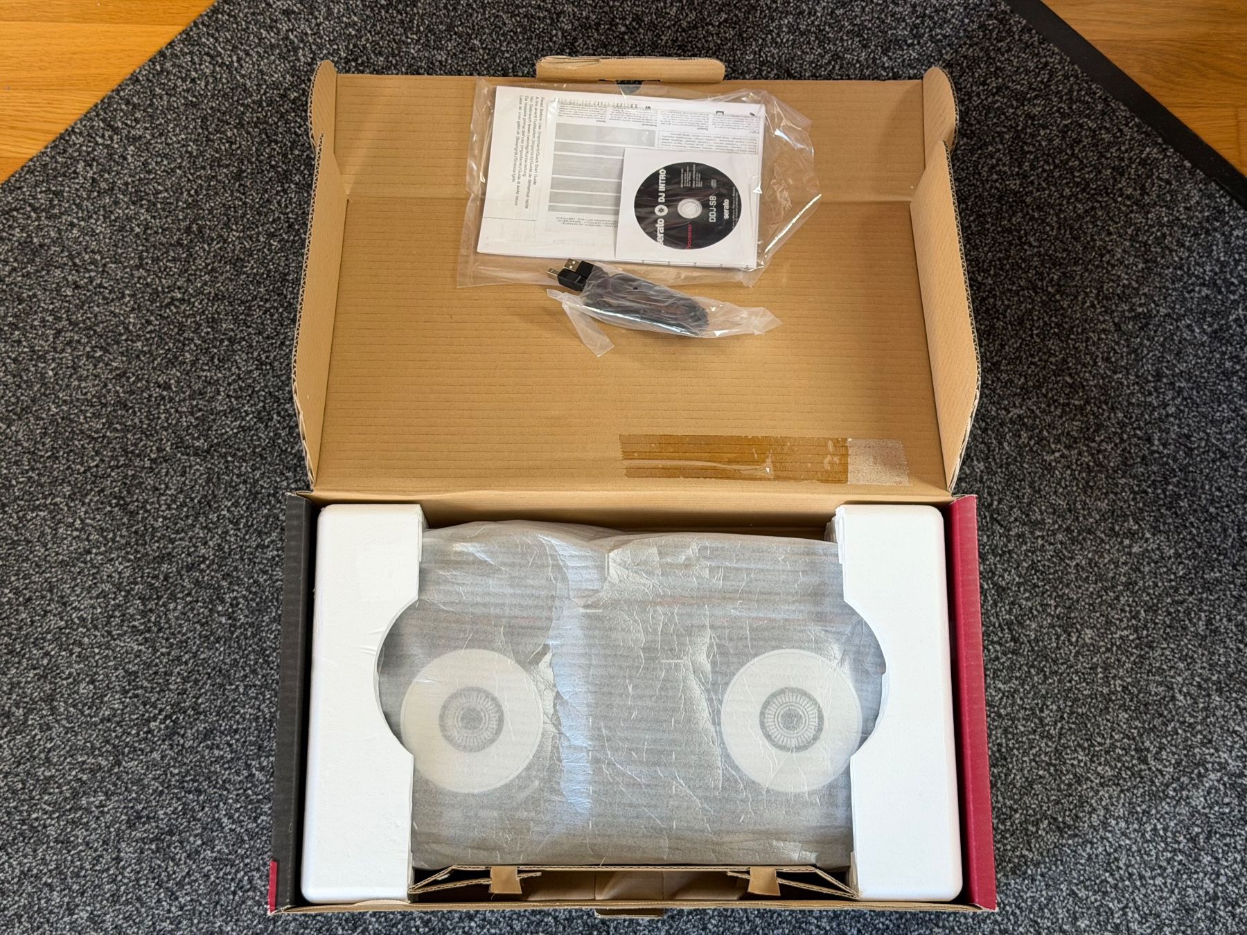 Pioneer Console di mixaggio: Pioneer DDJ-SB Top Zustand – Usato da Uster venduto da MCe 5