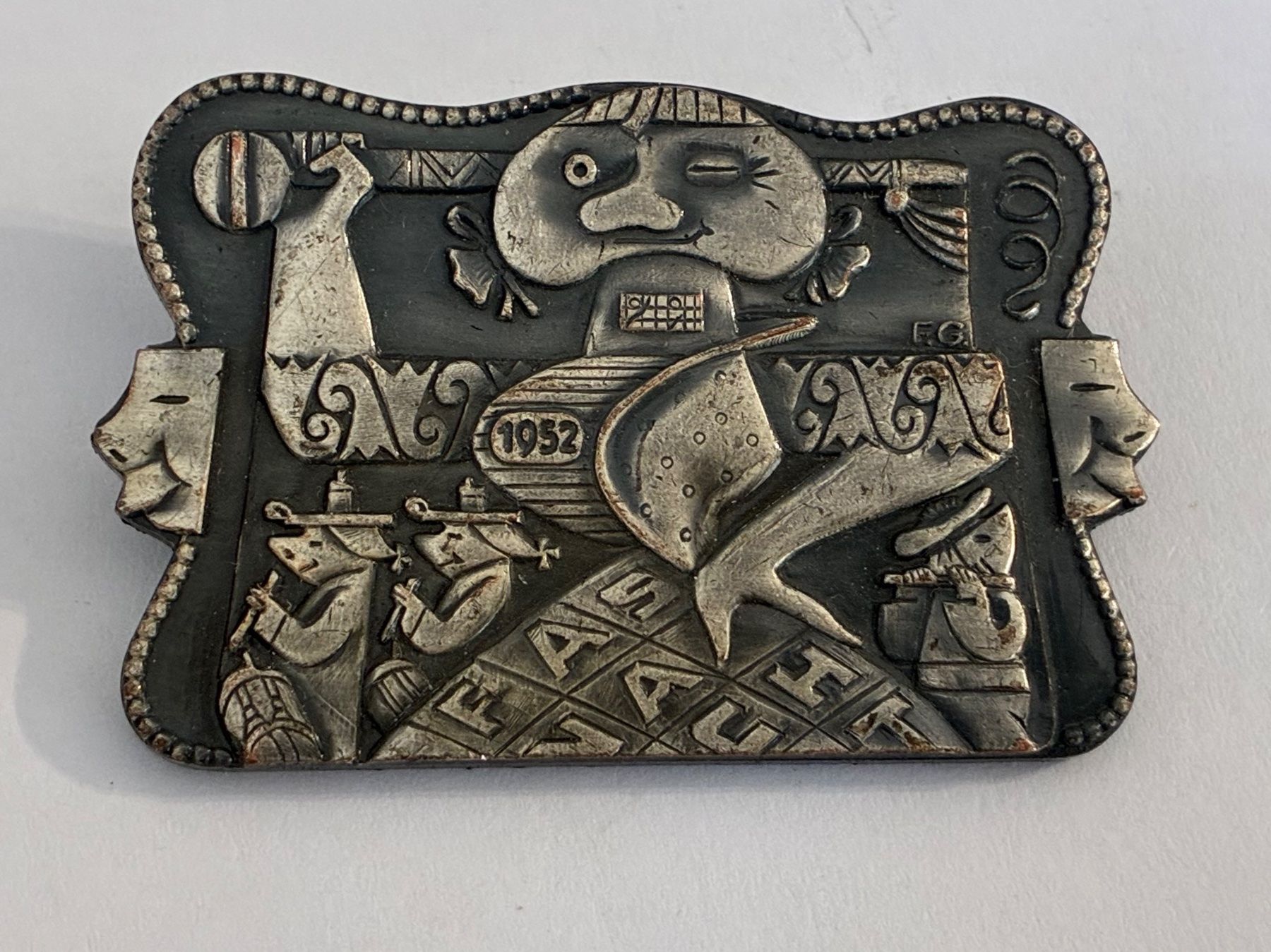Plaketten & Abzeichen: Basler Silber-Fasnachtsplakette 1952 – Gebraucht aus Riehen von freestyle_buttons