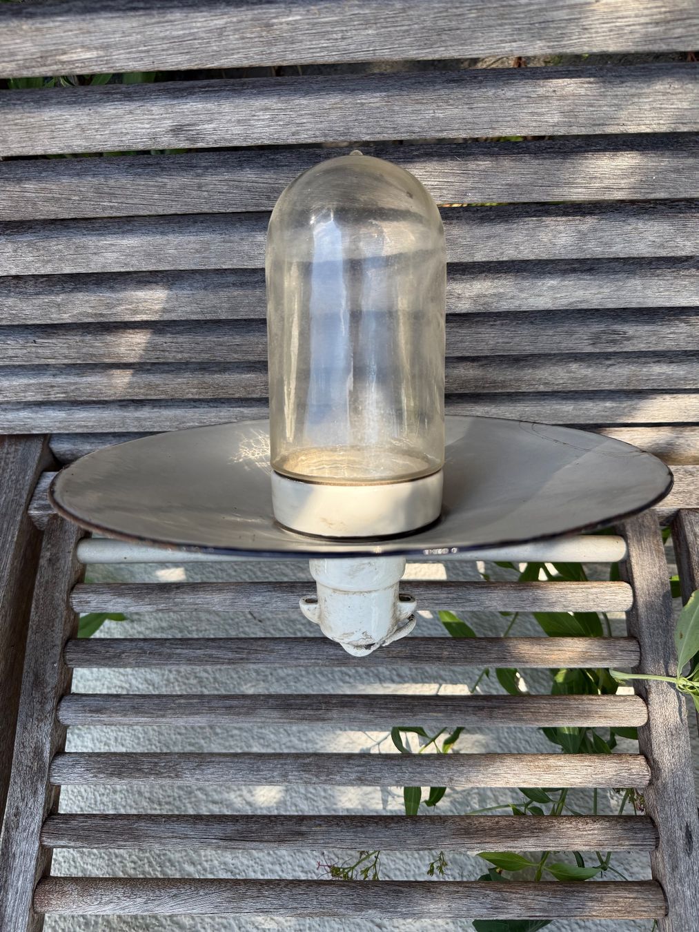 Lampadari & plafoniere: Antike Emaille Lampe mit Kolbenglas Deckenleuchte alt – Usato da Affoltern am Albis venduto da jonas1009
