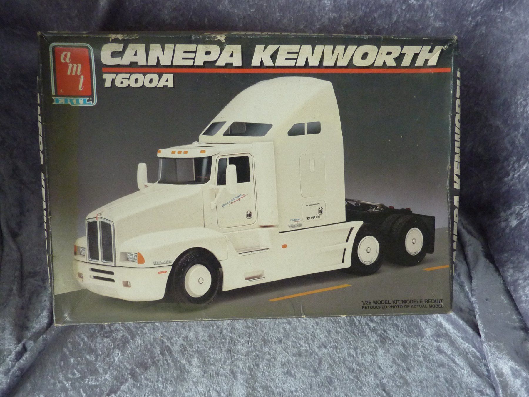 AMT/ERTL Voitures modèles: Kenworth Canepa T600A 1:25 – D'occasion à Dürrenäsch par modellautos4you