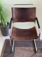 8 Schwinger Chromstahl und Leder Stühle