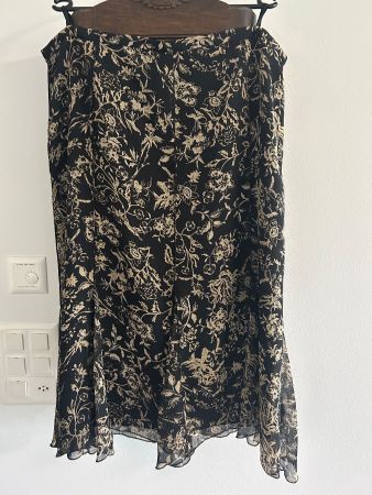 Sommerrock, Gr. 48, schwarz mit Blumenmuster, leicht