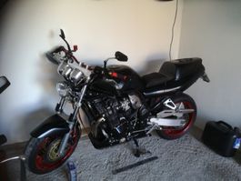 Suzuki Bandit 1200 Bajujahr 2000