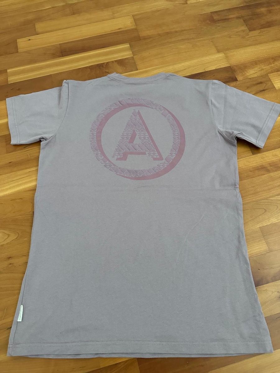 T-Shirts: lila Tshirt – Gebraucht aus Romanshorn von ila_2nzf 1